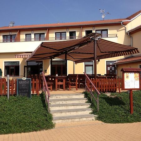 Apartmany, Penzion, Wellness U Zlate Rybky Vyskov Ngoại thất bức ảnh