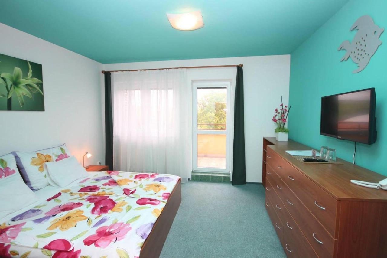Apartmany, Penzion, Wellness U Zlate Rybky Vyskov Ngoại thất bức ảnh