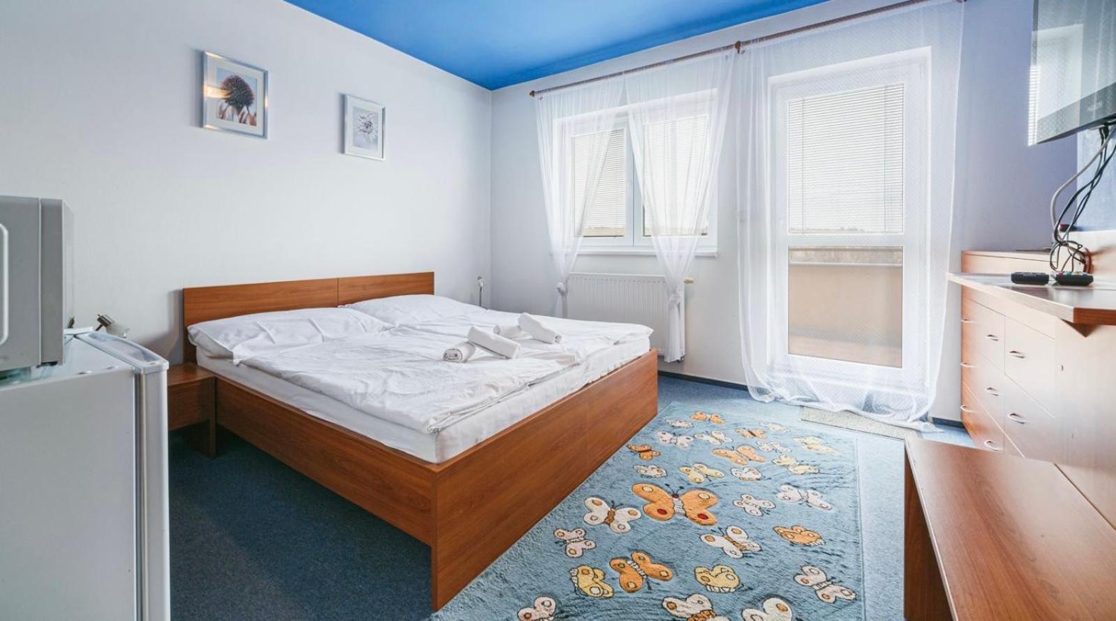Apartmany, Penzion, Wellness U Zlate Rybky Vyskov Ngoại thất bức ảnh