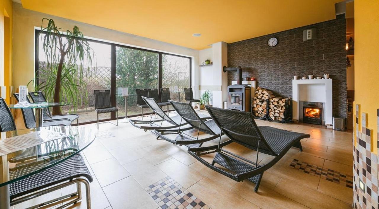 Apartmany, Penzion, Wellness U Zlate Rybky Vyskov Ngoại thất bức ảnh